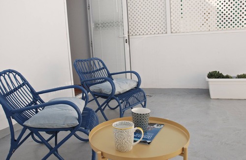 Arrieta Apartment | Oceanfront Retreat in Arrieta with Spa and Kitchen Amenities