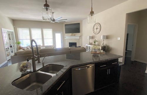 League City House | Contemporary Retreat with Pool for Family Getaways