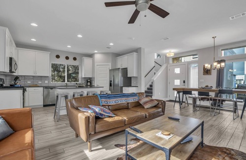 Parker Lane House | Modern Downtown Home with Pool - Family-Friendly Getaway