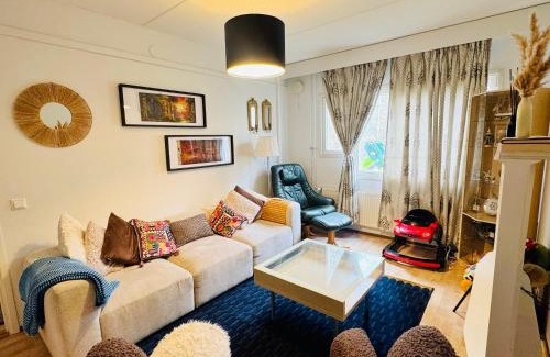 Kauniainen House | Modern Home with Private Lawn, BBQ & Free Parking in Peaceful Area