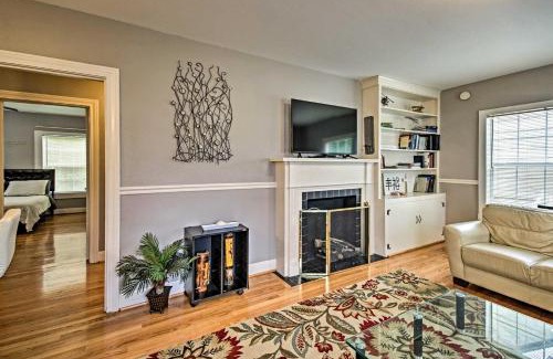 Riverside Terrace House | Convenient Home with Yard Near Houston Zoo for Families