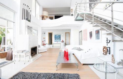 Pydna Apartment | Exceptional Modern House with Oceanfront Spa & Pool