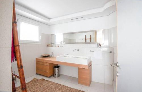 Pydna Apartment | Exceptional Modern House with Oceanfront Spa & Pool