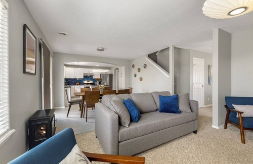 Southwest Ada County Alliance House | Inviting Modern House near BSU with Firepit & Spa