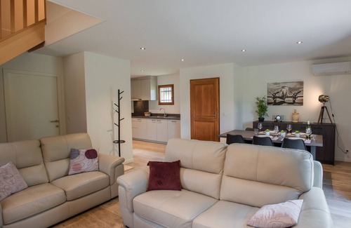 Lacapelle-Marival House | Family-Friendly Retreat with Pool at Modern Holiday Park