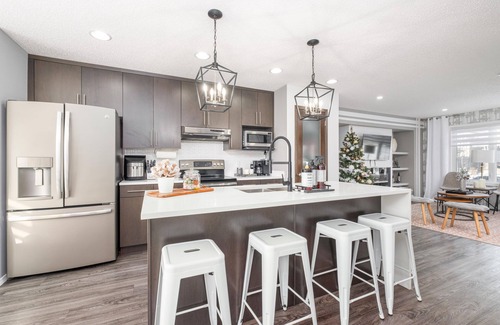 Fort Gary House | Trendy South Winnipeg Home with Breakfast & Family-Friendly Amenities