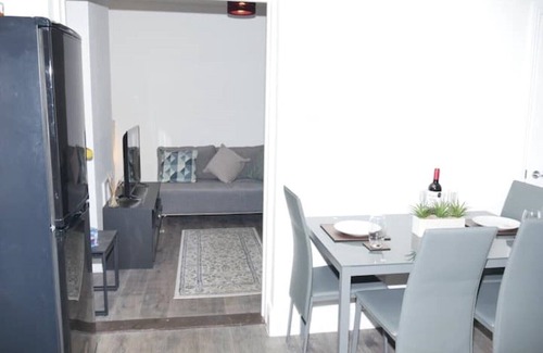 Northampton Apartment | Modern House with Spa Near Northampton City Centre