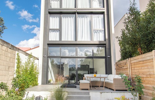 Romainville House | Modern house three minutes from the metro