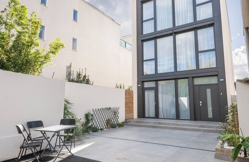 Romainville House | Modern house three minutes from the metro