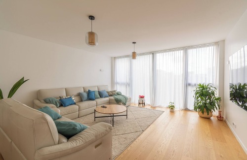 Romainville House | Modern house three minutes from the metro
