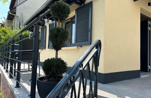 Le Pecq Apartment | Trendy Retreat with Spectacular Views and Pet-Friendly Stay