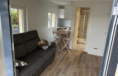 Le Pecq Apartment | Trendy Retreat with Spectacular Views and Pet-Friendly Stay