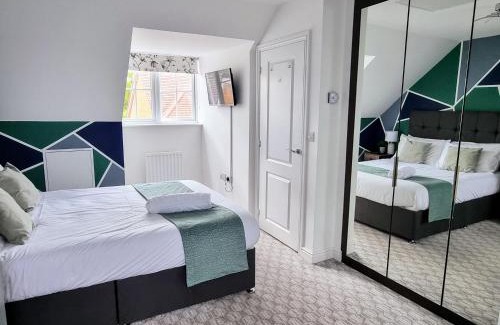 Basildon House | Modern House with Child-Friendly Amenities & Free Parking