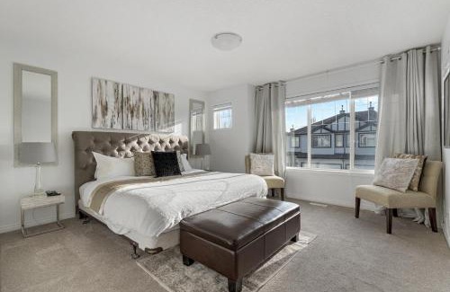 Southwest Calgary House | Stylish House with Private Backyard & Cozy Fireplace