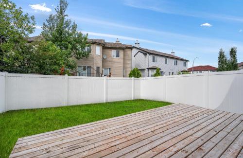Southwest Calgary House | Stylish House with Private Backyard & Cozy Fireplace