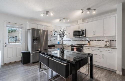 Southwest Calgary House | Stylish House with Private Backyard & Cozy Fireplace