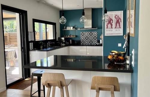 Pessac House | Stylish Retreat with Pool in Pessac - Guest Rated 10/10