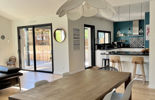 Pessac House | Stylish Retreat with Pool in Pessac - Guest Rated 10/10