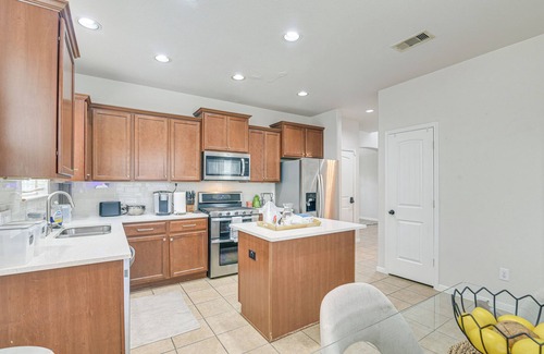 Houston House | Stylish Houston Home with Pool & Patio, 12 Mi to Downtown