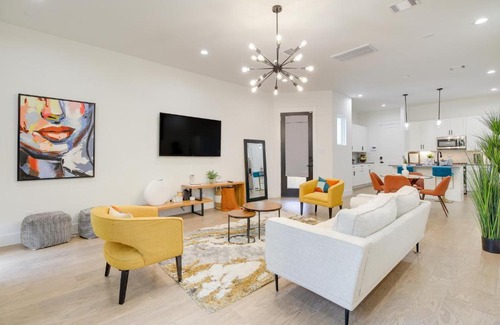 Northside House | Modern Houston Home with Yard, 3 Mi to Toyota Center