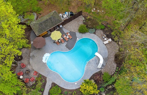 Pine Bush House | Pleasing Hudson Valley Oasis with Pool & Hot Tub Retreat