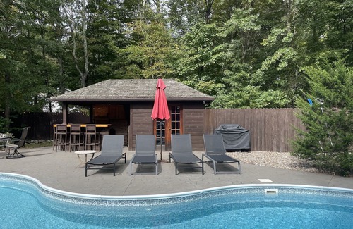 Pine Bush House | Pleasing Hudson Valley Oasis with Pool & Hot Tub Retreat