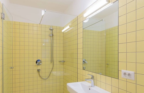 Valdaora di Mezzo Apartment | Contemporary Hus Apartment with Balcony and Garden Retreat