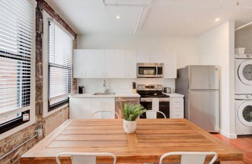 South Main Historic District Apartment | Elegant Apartment in Historic Shell with 9.4/10 Rating