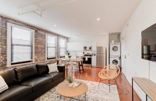 South Main Historic District Apartment | Elegant Apartment in Historic Shell with 9.4/10 Rating