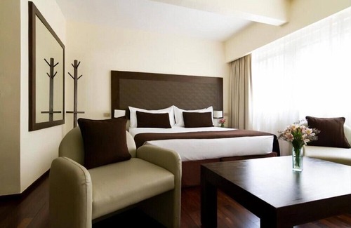 El Centro Hotel | Stylish Junior Suite for Weekend Getaway by Austral University