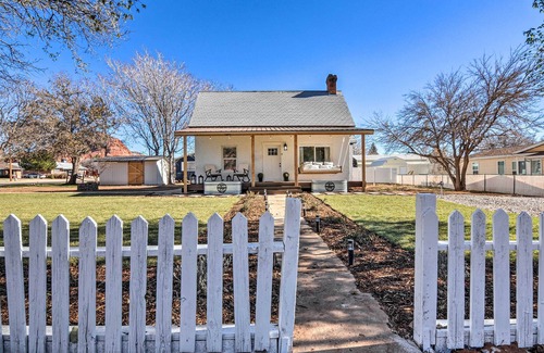 Kanab Cottage | Inviting Kanab Home with Fire Pit & Scenic Red Rock Views