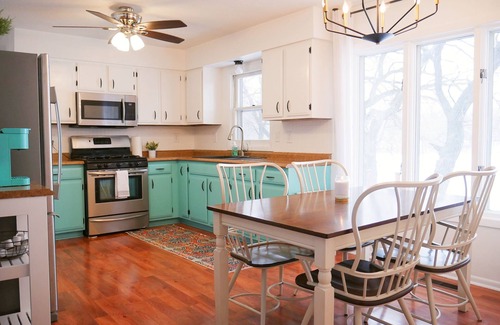 Willmar Cabin | Modern Lake Cabin Getaway, Hidden in the Heart of City Convenience.