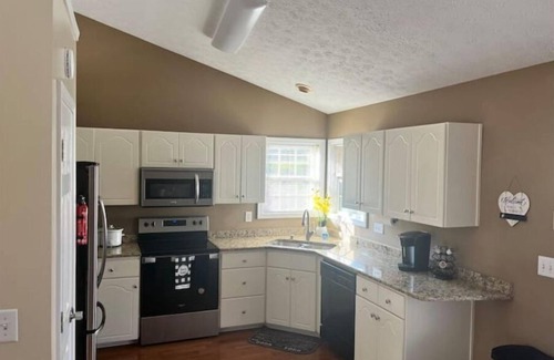 Gainesville House | Lakefront Getaway with Private Dock and Hot Tub