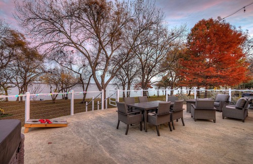 Rowlett House | Modern Lake House with Pool and Breathtaking Views