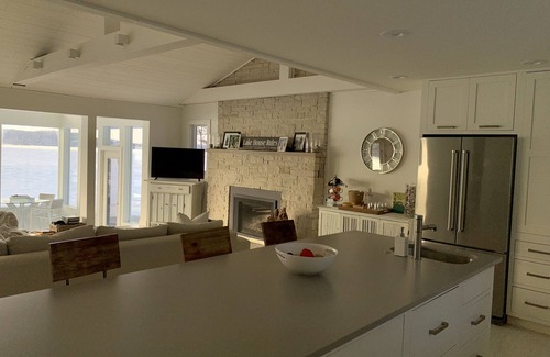 Munising House | Lake Superior Beach House - Oceanfront Haven with Views