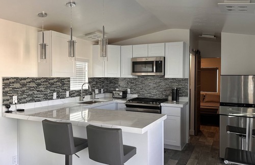 Lake Havasu City Resort | Modern Lakefront / Beachfront