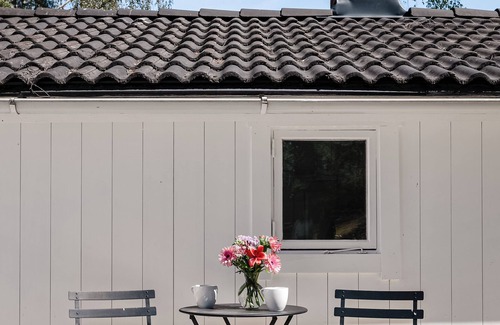 Varmdo House | Family-Friendly Modern Lakefront Retreat for Unforgettable Stays