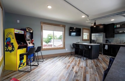 Chetek House | Discover Modern Lakehome with Rooftop Deck on Lake Chetek