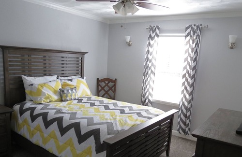 Lake of the Woods House | Modern Lakeside Vacation Getaway With 65" Hdtv And Large Entertainment Room