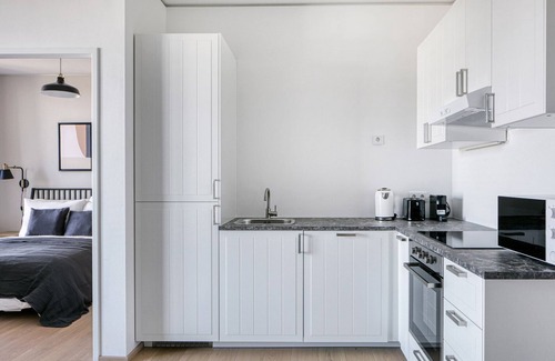 Erdberg Apartment | Stylish 1BR in Landstraße with Rooftop Pool & Elevator