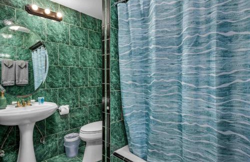 Melrose Apartment | Modern 2-Bedroom Retreat with Pet-Friendly Amenities