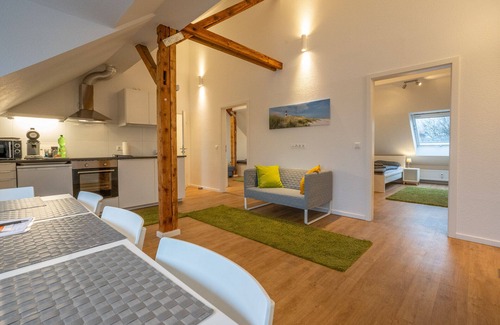 Bochold Apartment | Bright & Friendly Retreat for 7+ with Kitchen Amenities