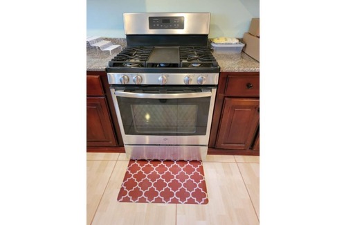 Georgetown Apartment | Stunning Two-Story Home in Elaineville with 24/7 Security