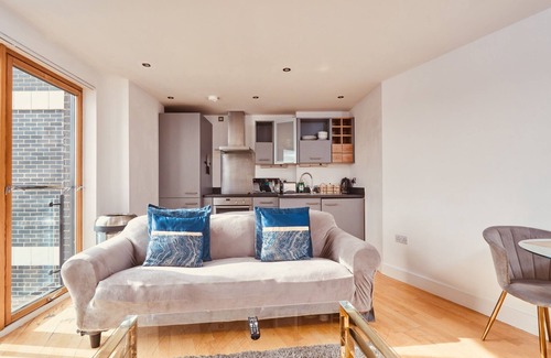 Leeds Apartment | Stylish Leeds Dock City Apartment - Top Rated 10/10 Stay