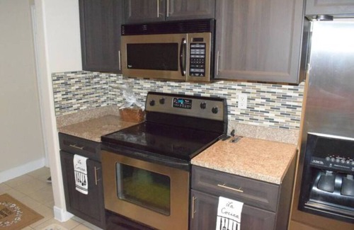 The Galleria Apartment | Stylish 1 Bedroom with Balcony & Pool Access for Families
