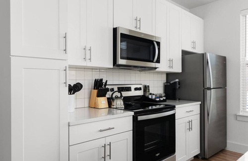 Pflugerville Apartment | Modern Living:1B/1B Steps from Shops, Dining & Fun