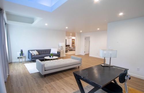 Kirkland Apartment | Stylish Getaway in Kirkland with Spa and Hot Tub Amenities