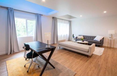 Kirkland Apartment | Stylish Retreat in Kirkland – Rated 9.3 by Guests