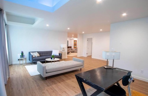 Kirkland Apartment | Stylish Retreat in Kirkland – Rated 9.3 by Guests