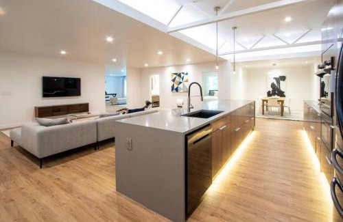 Kirkland Apartment | Stylish Retreat in Kirkland – Rated 9.3 by Guests